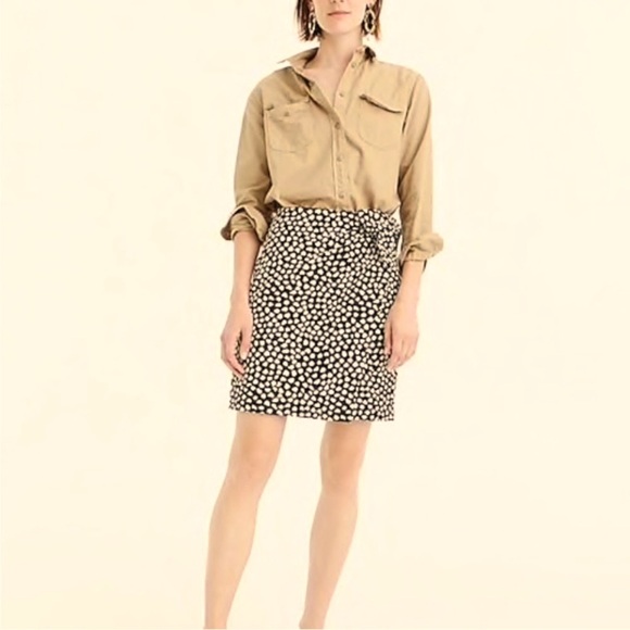 NWT. J. Crew Black with Gold Metallic Jacquard Satin Lined Skirt - Picture 4 of 14